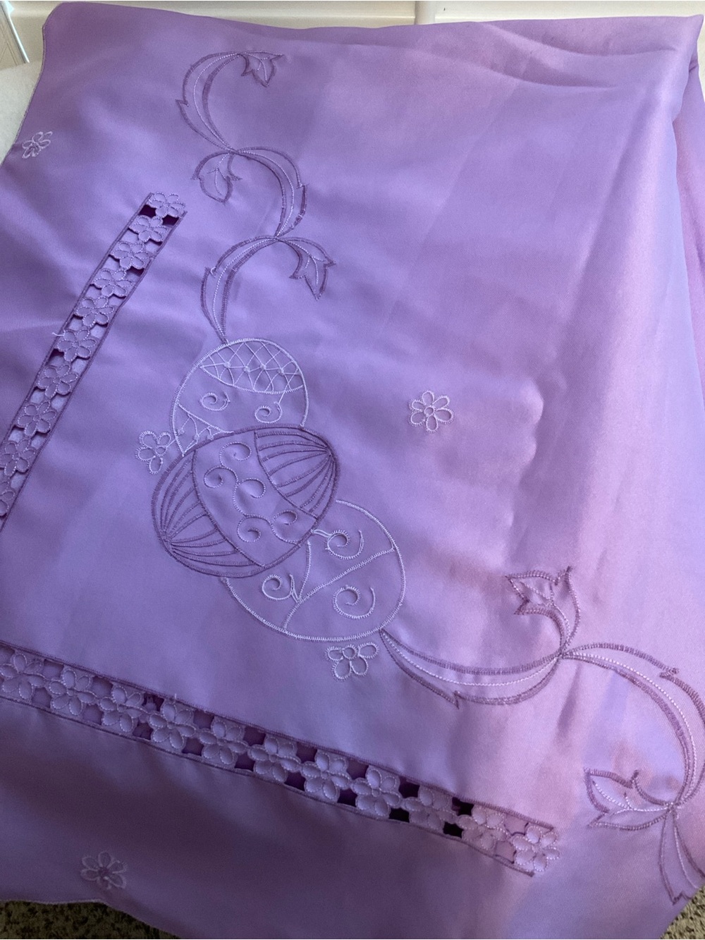 Lavender Embroidered Tablecloth - Brand Unspecified - Picture 2 of 6
